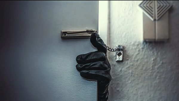 Έξι αλλοδαποί «ξάφρισαν» επτά σπίτια στη Θεσσαλονίκη – Στις 10.000 ευρώ η λεία τους