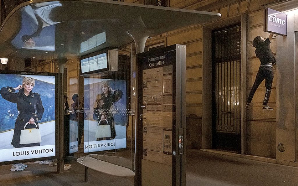 Τα «θεατρικά» του παρκούρ και το Παρίσι στο σκοτάδι (βίντεο)