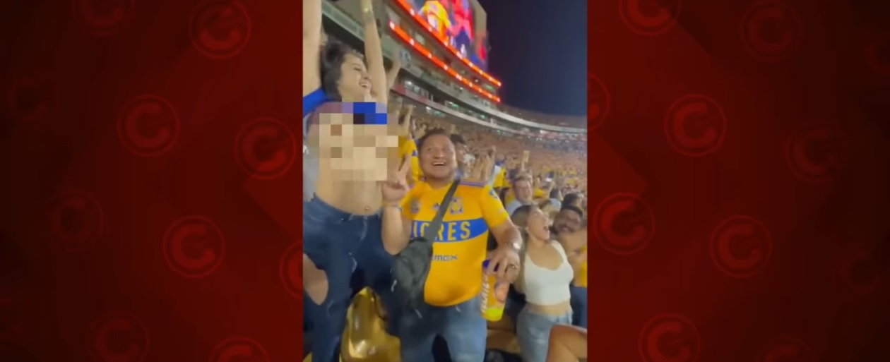 Μεξικό: Viral οι έξαλλοι πανηγυρισμοί οπαδού που έδειξε το στήθος της σε όλο το γήπεδο! (βίντεο)