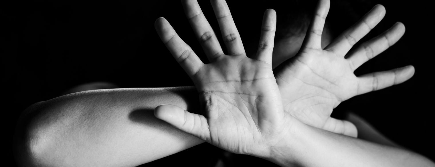 Διέρρευσαν φωτογραφίες της δικογραφίας με τον βιασμό του 12χρονου κοριτσιού από τον μαστροπό Ηλία Μίχο