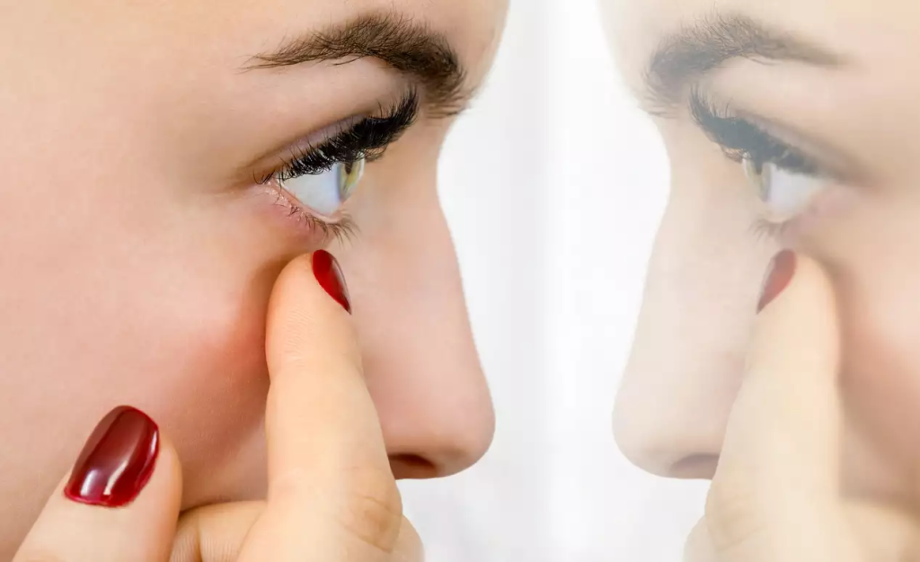 Πέντε συμπτώματα μέσα και γύρω από τα μάτια που αποκαλύπτουν προβλήματα υγείας