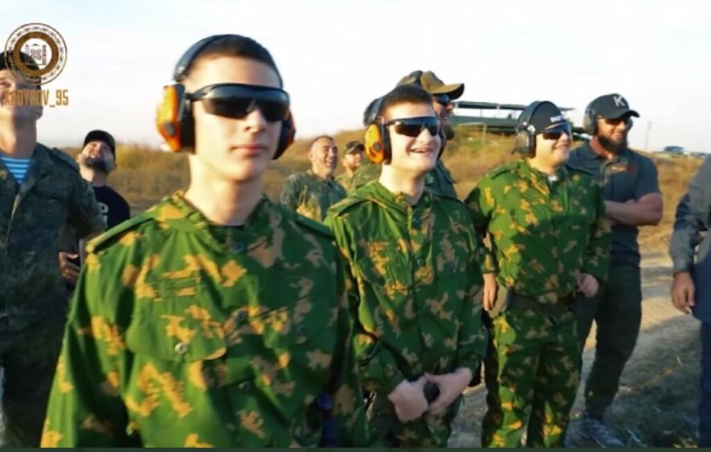Οι ανήλικοι γιοι του Τσετσένου ηγέτη Ρ.Καντίροφ πρώτοι στο μέτωπο! (βίντεο) (upd)