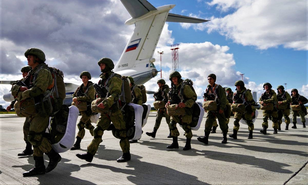 ΕΚΤΑΚΤΟ: Δορυφορικές φωτογραφίες από μεγάλες συγκεντρώσεις ρωσικών και λευκορωσικών δυνάμεων στα σύνορα με Ουκρανία