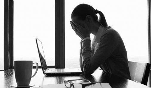 Νέα μελέτη: Πιθανότητα εμφάνισης κατάθλιψης… αν εργάζεστε πολλές ώρες!