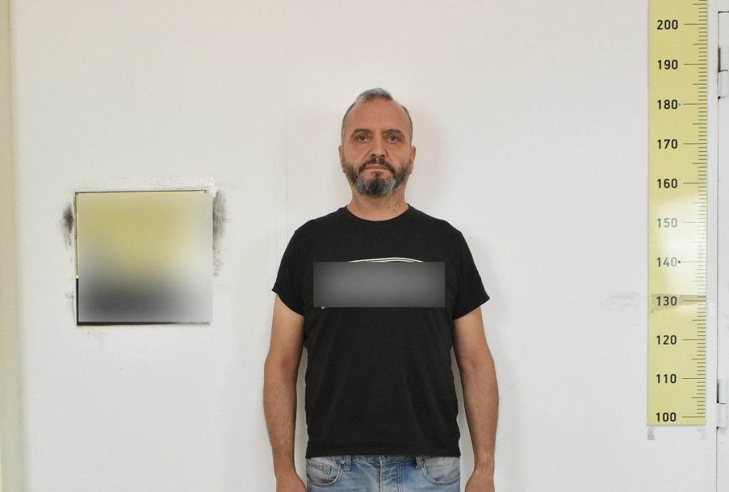 «Δεν θα αυτοκτονήσω για κανέναν Μίχο» λέει ο ιερέας που είχε φωτογραφηθεί με τον 53χρονο