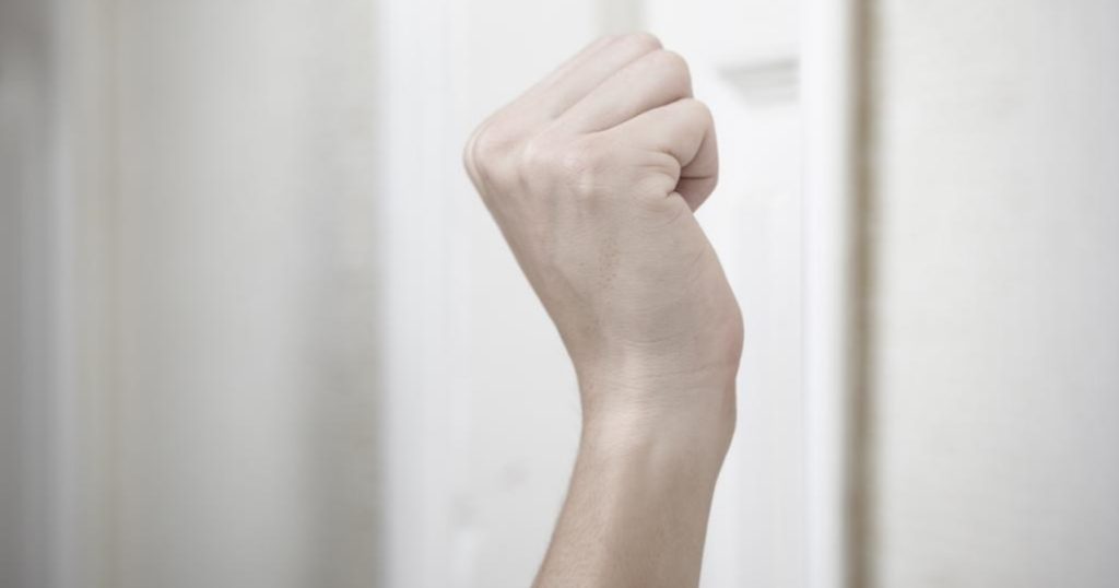 Κρήτη: 36χρονος πήγε στην πρώην σύζυγό του και έσπασε δύο πόρτες