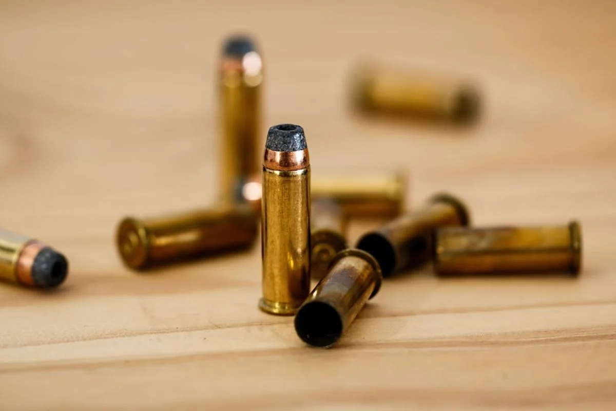 Βρέθηκαν 597 σφαίρες μέσα σε κάδο ανακύκλωσης στο Χαϊδάρι