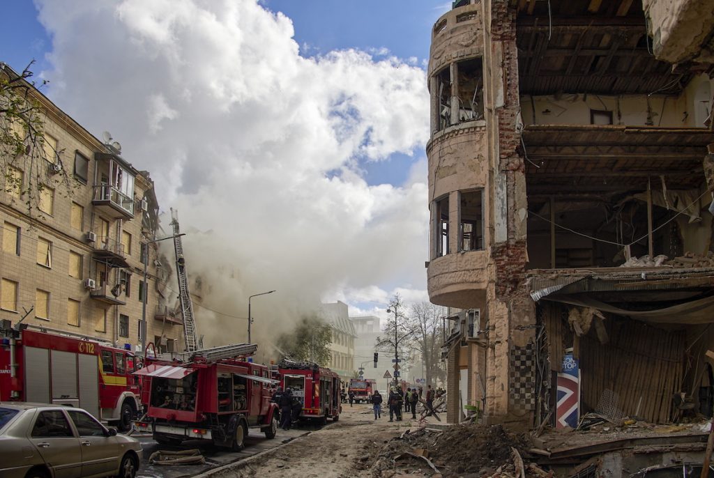 Ουκρανία: Συνεχίζεται η καταστροφή των ενεργειακών υποδομών από τους Ρώσους – Εκρήξεις σε Χάρκοβο & Ζαπορίζια