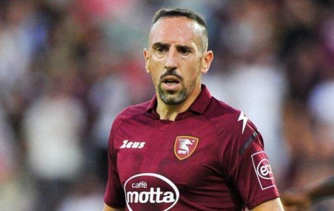 Φρανκ Ριμπερί: Ανακοίνωσε την αποχώρηση του από την ενεργό δράση μέσω βίντεο στο twitter