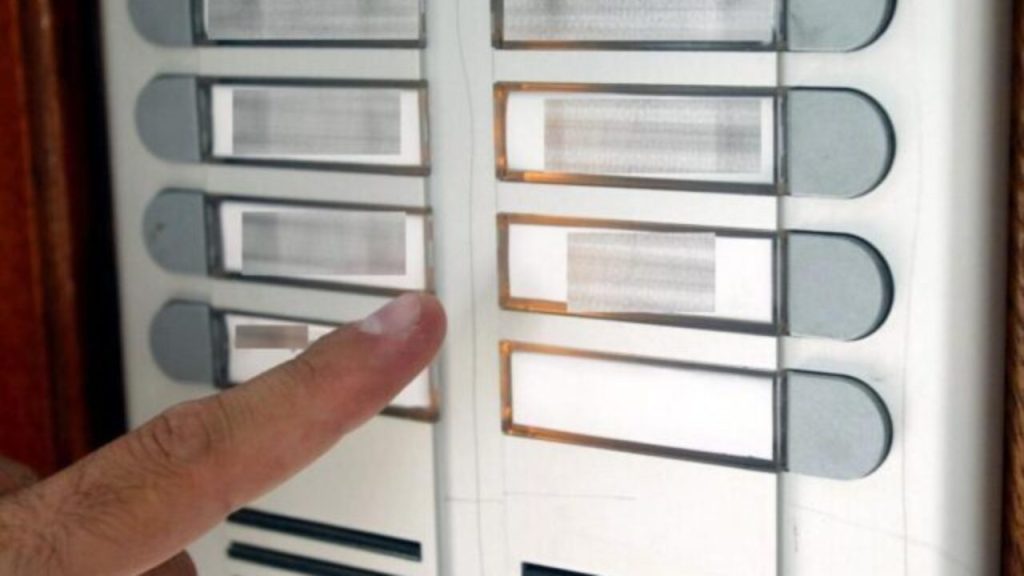 Θεσσαλονίκη: Ληστής χτύπησε το κουδούνι και παρίστανε τον γείτονα – Δεν πείστηκε η ηλικιωμένη