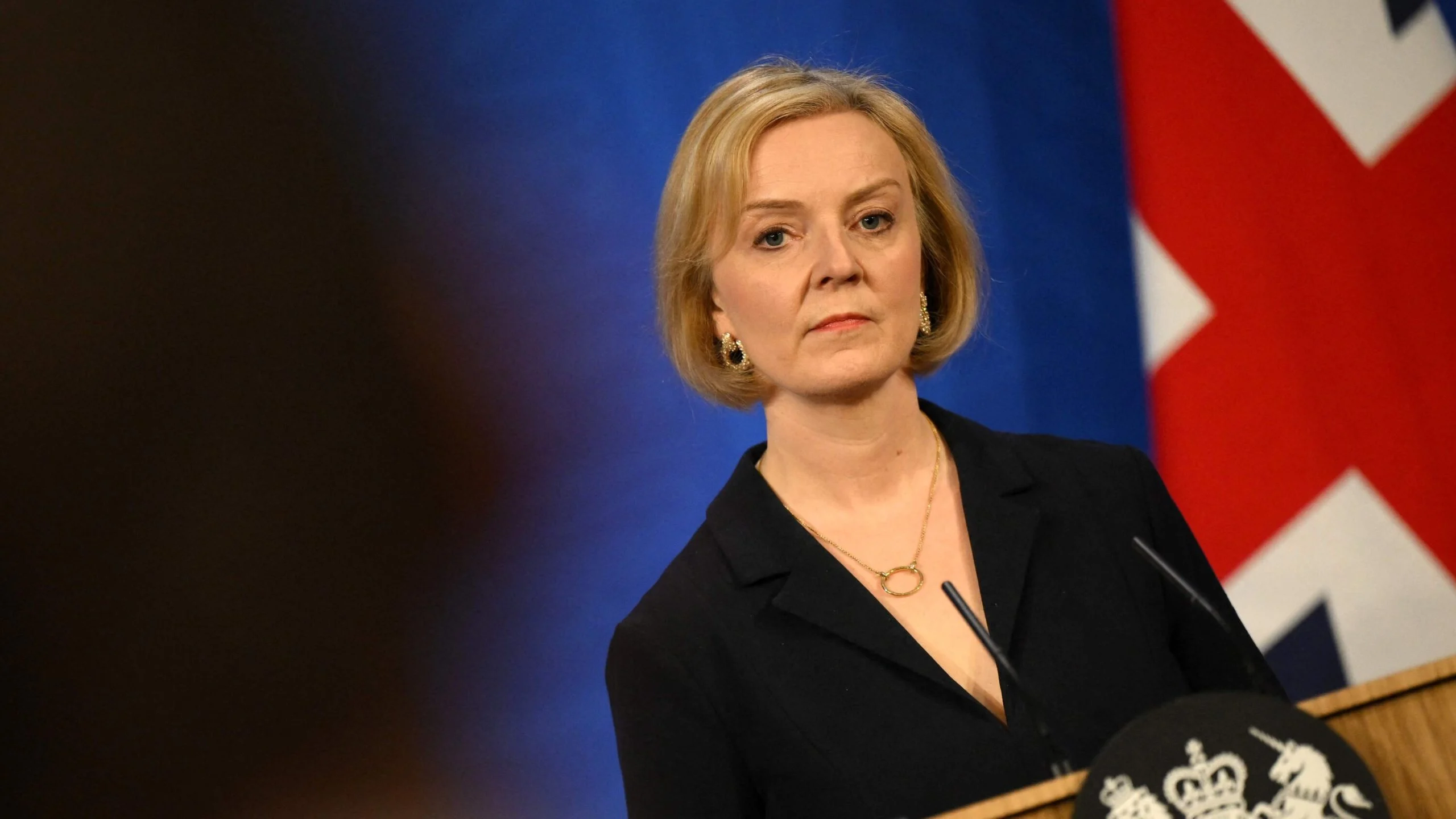 «Βολτάρει» ξέγνοιαστη η Λιζ Τρας: Με 44 ημέρες στην πρωθυπουργία εξασφάλισε ετήσιο μισθό… 115.000 λιρών