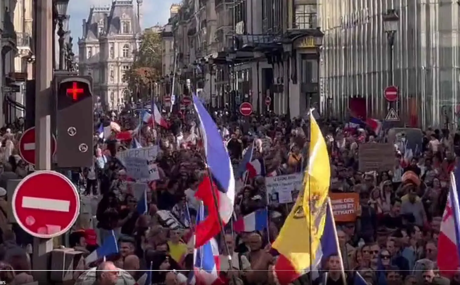 Παρίσι: Χιλιάδες Γάλλοι στους δρόμους κατά του ΝΑΤΟ και της ΕΕ (βίντεο)