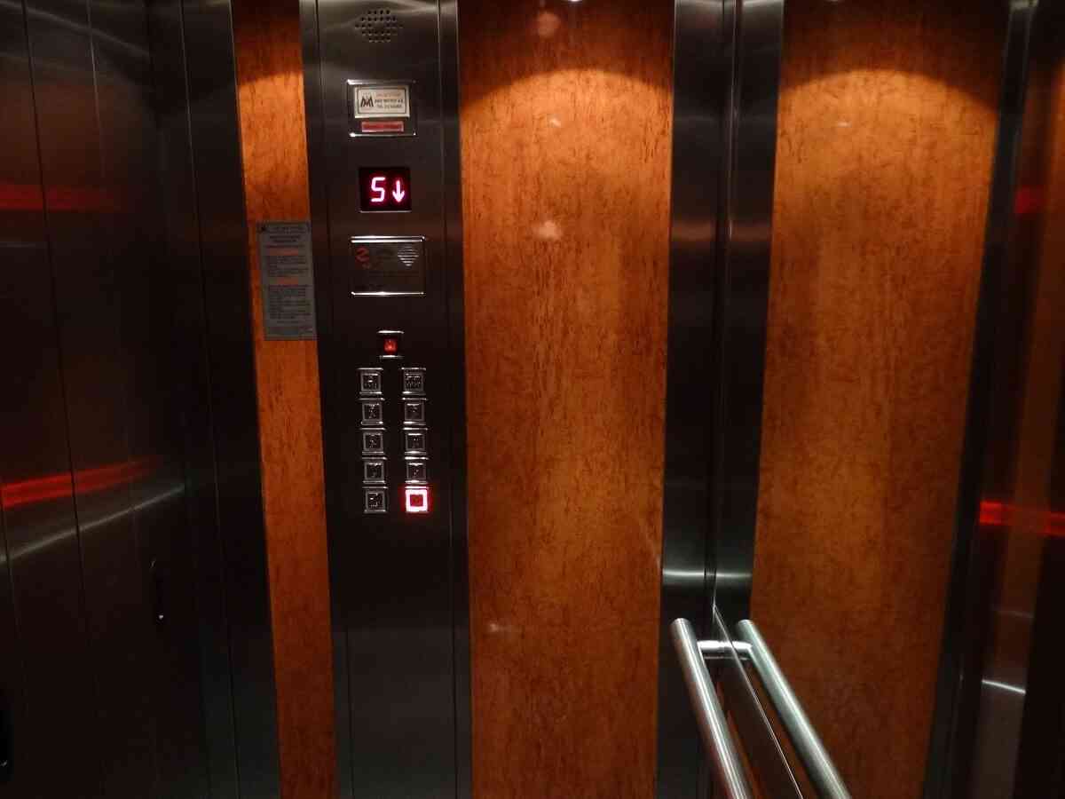 Καλό είναι να γνωρίζετε: Δείτε τι πρέπει να κάνετε αν πέσει το ασανσέρ