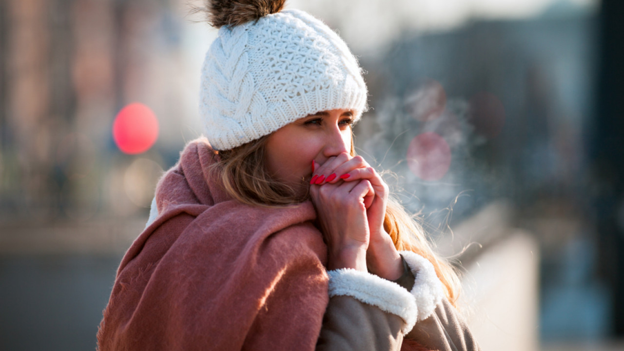 Πώς μπορείτε να «εκπαιδεύσετε» το σώμα σας να μην κρυώνει