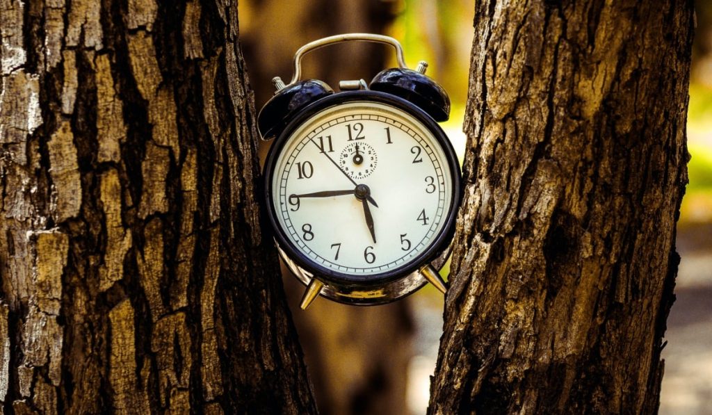 Αλλαγή ώρας: Την Κυριακή μία ώρα πίσω τα ρολόγια – Πότε θα καταργηθεί