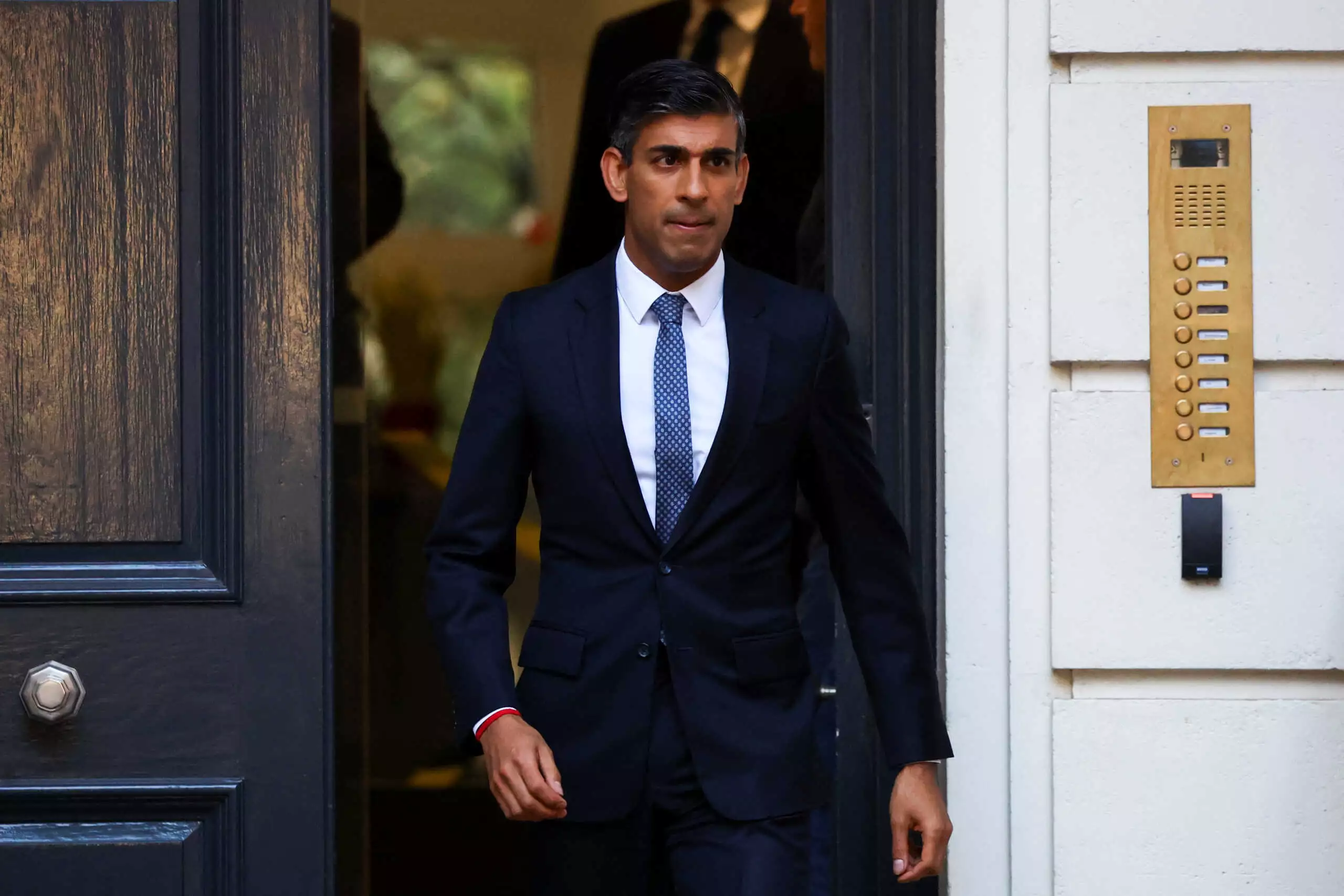 Αύριο το πρωί η εντολή σχηματισμού κυβέρνησης από τον βασιλιά Κάρολο στον Ρίσι Σούνακ