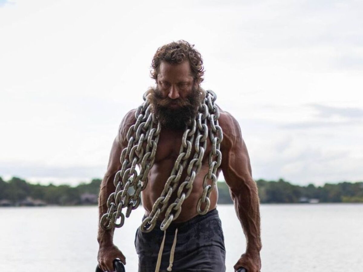 Τρώει ωμό συκώτι για 30 χρόνια και ζει όπως οι άνθρωποι των σπηλαίων (φωτο)