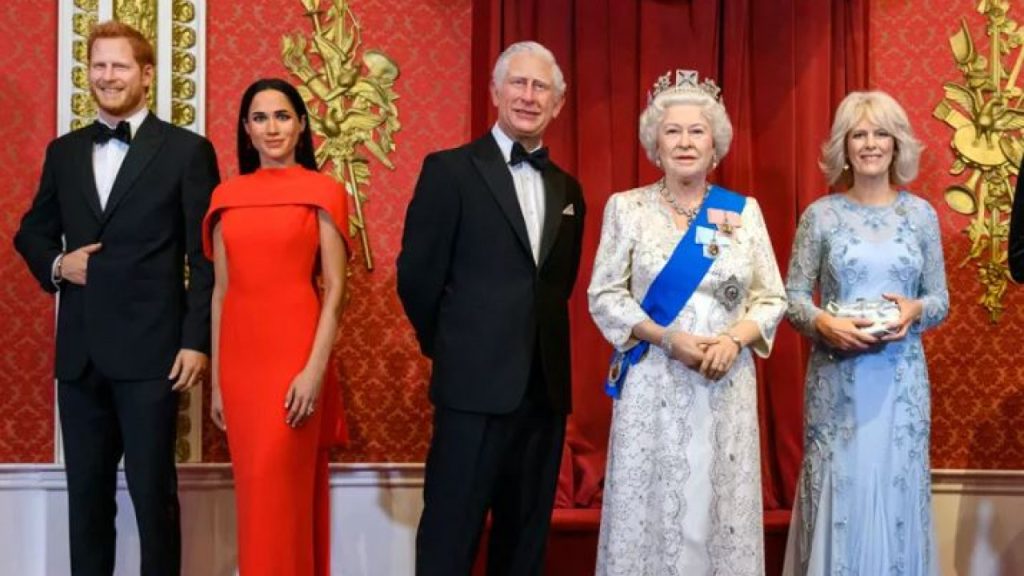 «Επίθεση» με τούρτα στον βασιλιά Κάρολο (video)