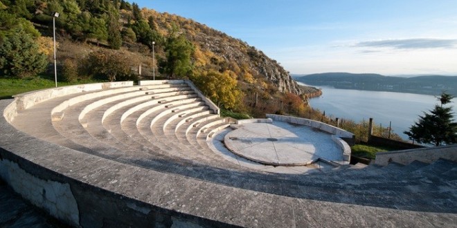 Ξεκινά η αποκατάσταση του θεάτρου Βουνού στο Δήμο Καστοριάς