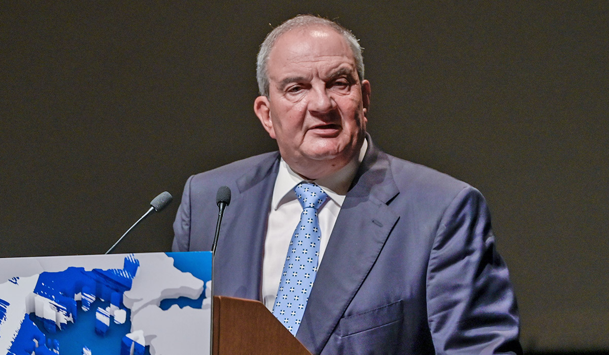 Αποθεώθηκε για ακόμη μία φορά ο Κώστας Καραμανλής σε εμφάνισή του στο Πολεμικό Μουσείο