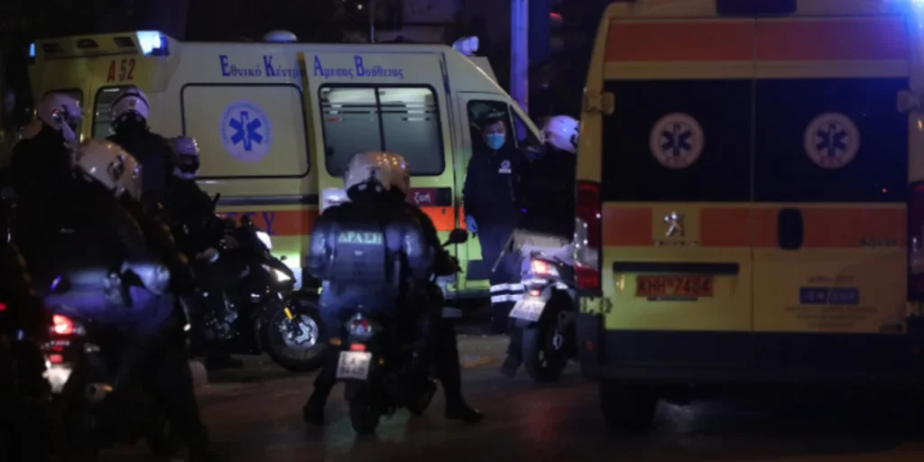 Δύο τραυματίες σε σφοδρή σύγκρουση μηχανών στη συμβολή Αλεξάνδρας με Λουκάρεως