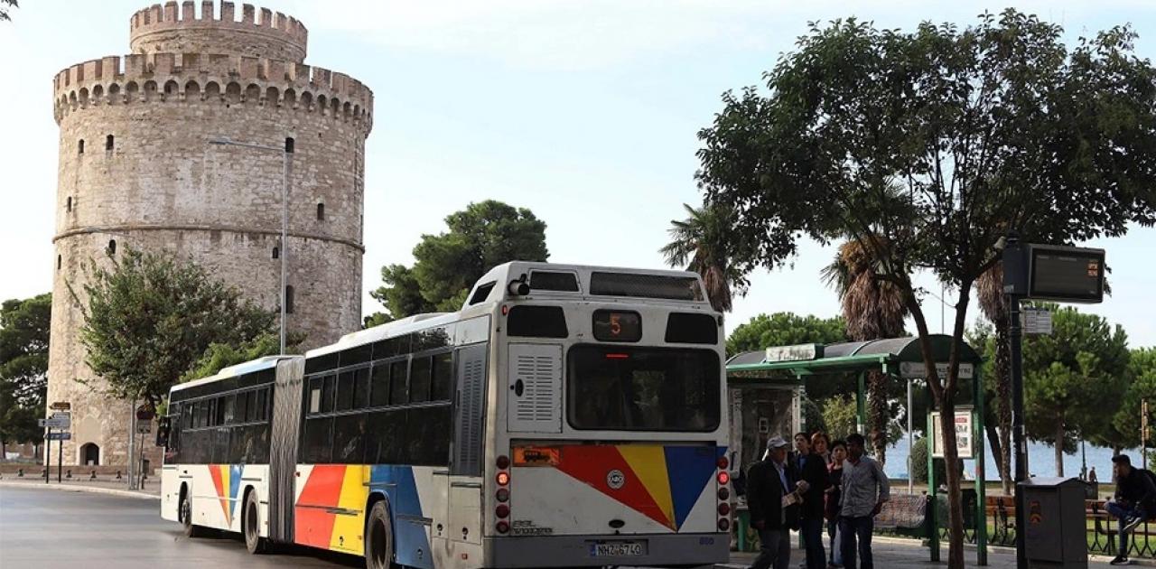 Θεσσαλονίκη: Άνδρας σε κατάσταση αμόκ μπήκε σε λεωφορείο με μαχαίρι και αλυσίδα – Βγήκε από το παράθυρο (φωτό)