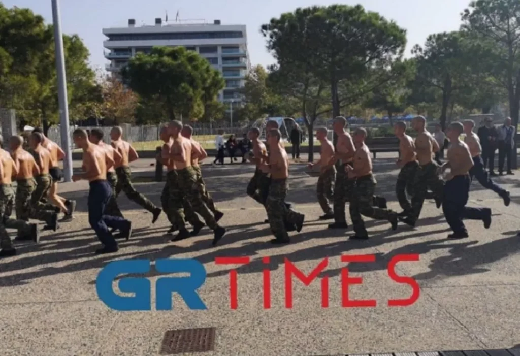 ΟΥΚάδες γυμνάζονται στο κέντρο της Θεσσαλονίκης (βίντεο)