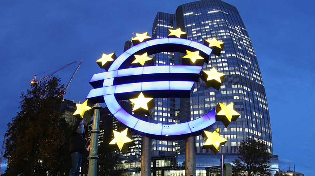 ΕΚΤ: Αυξάνει τα επιτόκια και μπαίνουν σε ανοδική πορεία ευρώ και ομόλογα