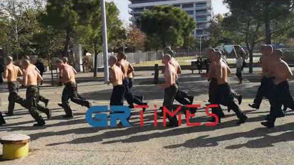 Θεσσαλονίκη: ΟΥΚάδες έκαναν γυμναστική στο κέντρο της πόλης και εντυπωσίασαν (βίντεο)