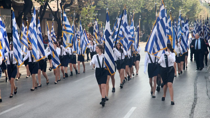 Θεσσαλονίκη: Δείτε εικόνες από τη μαθητική παρέλαση για την 28η Οκτωβρίου (βίντεο-φωτο)