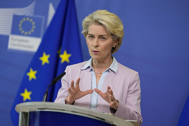 Ούρσουλα φον ντερ Λάιεν: «Η ΕΕ αδημονεί να συνεργαστεί με τη νέα κυβέρνηση της Βρετανίας»