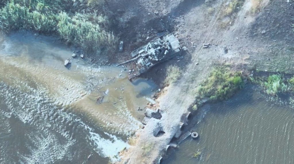 Ουκρανικό άρμα μάχης T-80BV διαλύεται στην Χερσώνα (φωτό)