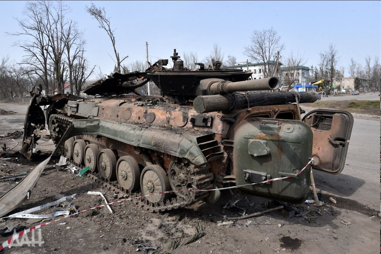 Καταστράφηκαν πέντε «ελληνικά» ΤΟΜΑ BMP-1 στο Ντονμπάς από το ρωσικό πυροβολικό – Αντί να φρουρούν το Αιγαίο καίγονται στην στέπα