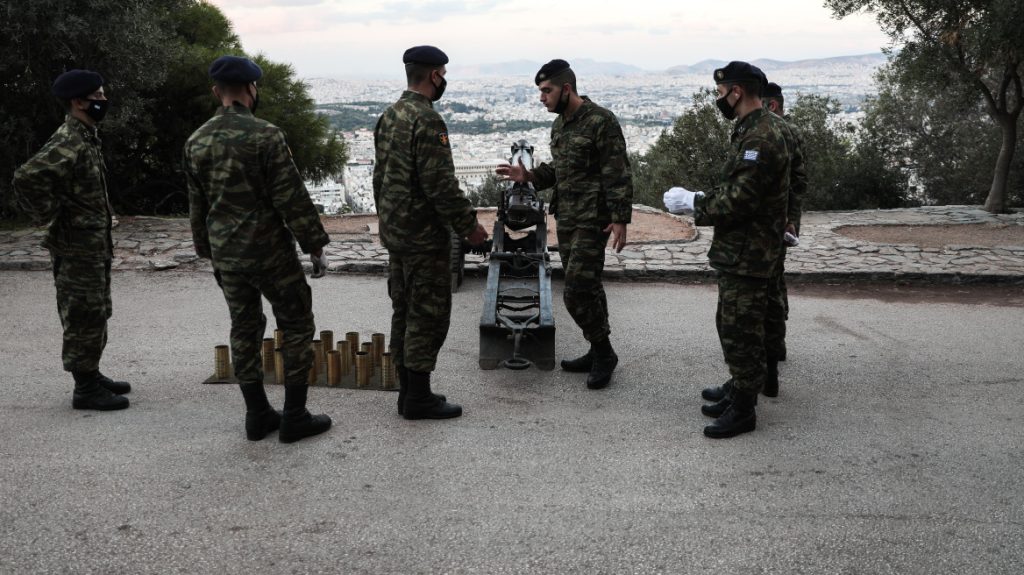 28η Οκτωβρίου: Οι κανονιοβολισμοί στον Λυκαβηττό για την εθνική επέτειο (βίντεο)