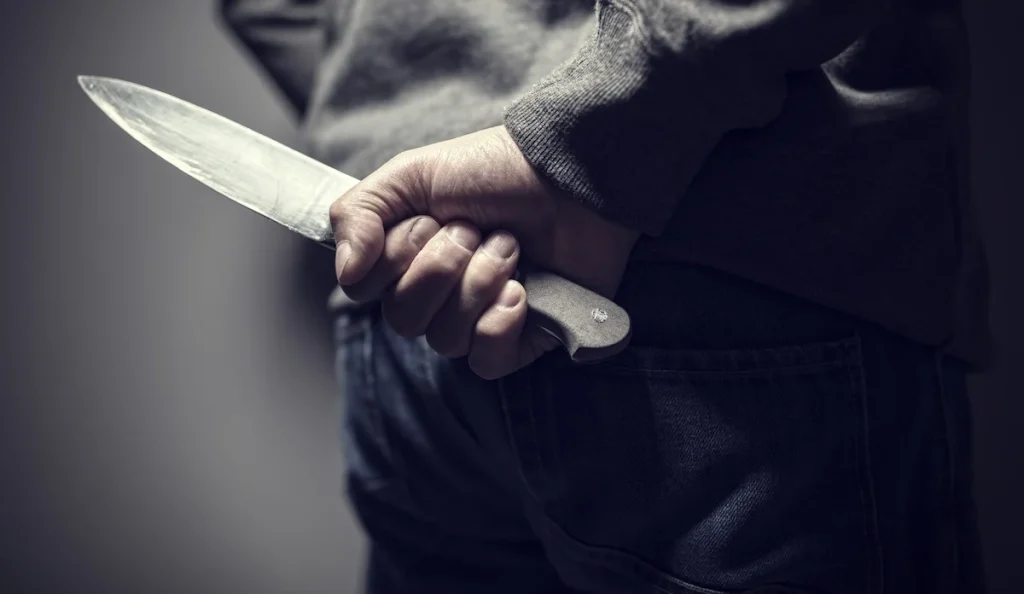 Κρήτη: 42χρονος αποπειράθηκε να αυτοκτονήσει – Τραυματίστηκε με μαχαίρι στο λαιμό