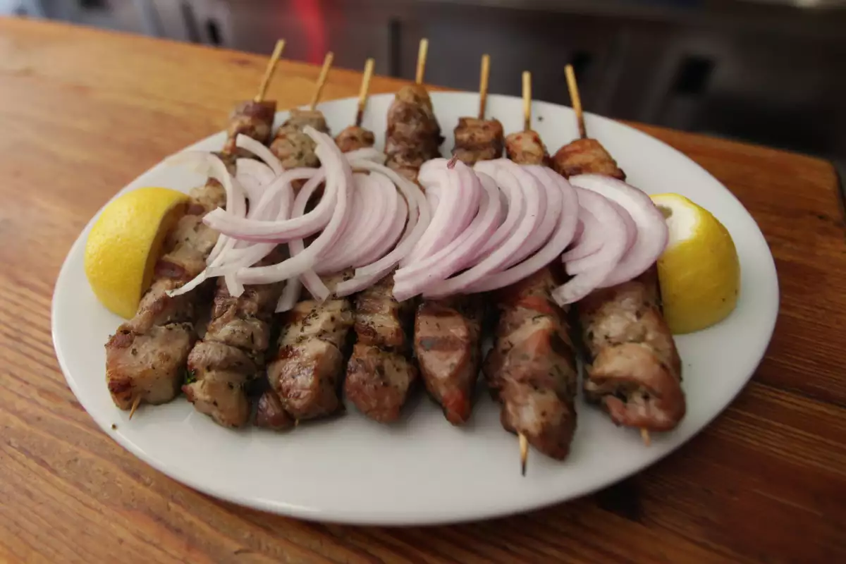 Στα «δίχτυα» της ΑΑΔΕ ψητοπωλείο στα Χανιά – Δεν είχε εκδώσει αποδείξεις 1,1 εκατ. ευρώ