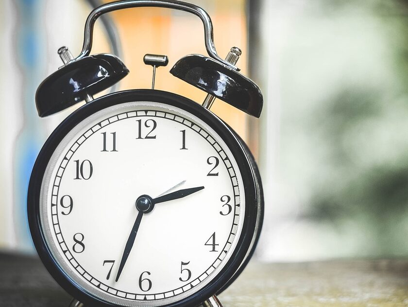 Αλλαγή ώρας: Πώς επηρεάζει τον ύπνο αλλά και την οδήγησή μας;