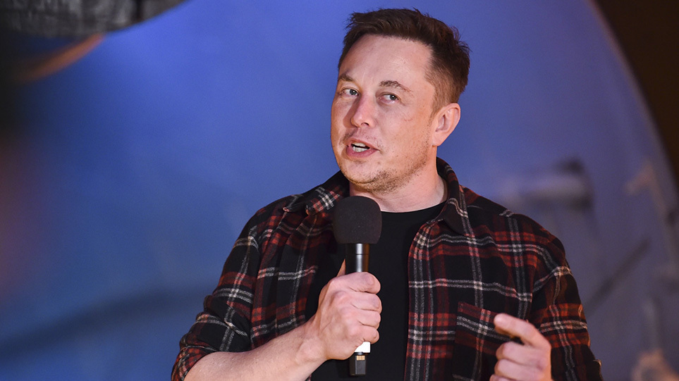 Ο Έλον Μασκ αγόρασε το Twitter και επανάφερε τον Κάνιε Γουέστ