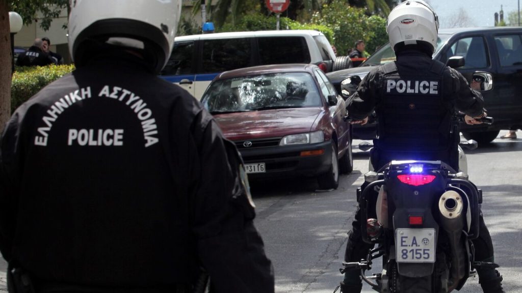 Εκπρόσωπος της ΕΛ.ΑΣ για τον «βιαστή με το τατουάζ»: «Οι αστυνομικοί θα σηκώνουν & τα μανίκια στους υπόπτους»