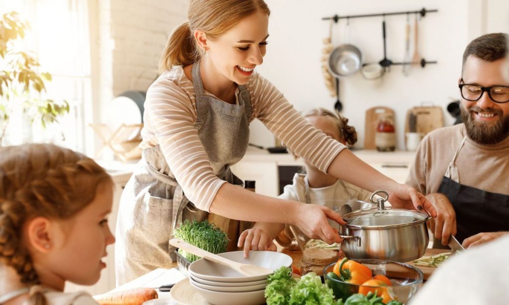 Βραδινό γεύμα: Επτά εύκολες και υγιεινές συνταγές για όλη την οικογένεια