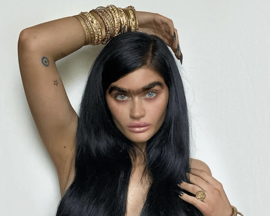 Σοφία Χατζηπαντελή: «Κολάζει» – Με διάφανο τοπ το «διαφορετικό» μοντέλο γιορτάζει το Χάλογουιν (φωτό) (upd)