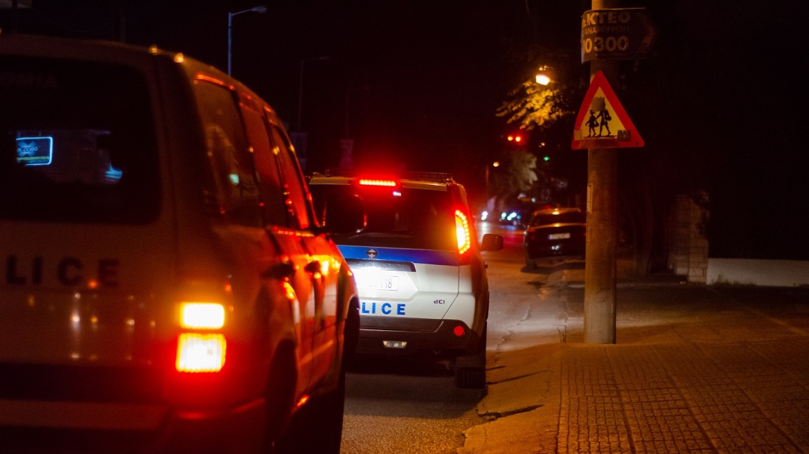 Κεραμεικός: Συνελήφθησαν τέσσερις νεαροί για ληστεία με την απειλή μαχαιριού – Δύο ανήλικοι