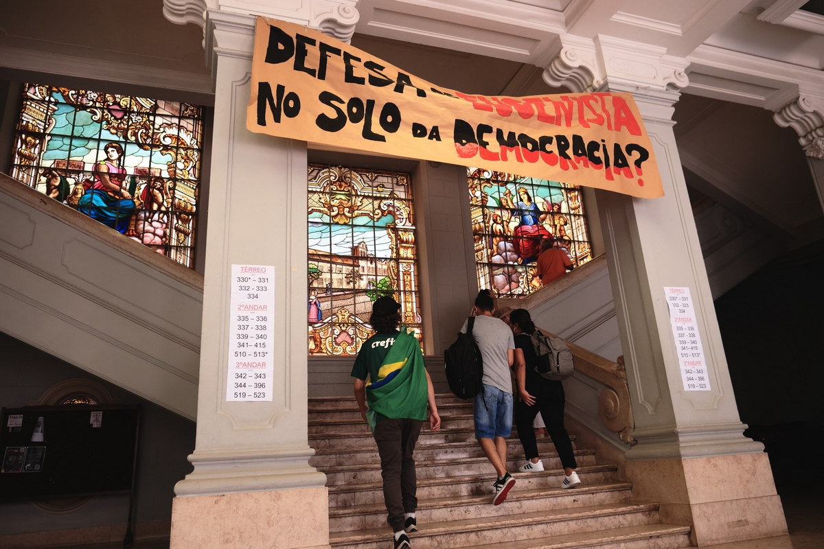 Έκλεισαν οι κάλπες στη Βραζιλία για τον δεύτερο γύρο των εκλογών – Οριακό προβάδισμα για τον Ζ.Μπολσονάρου