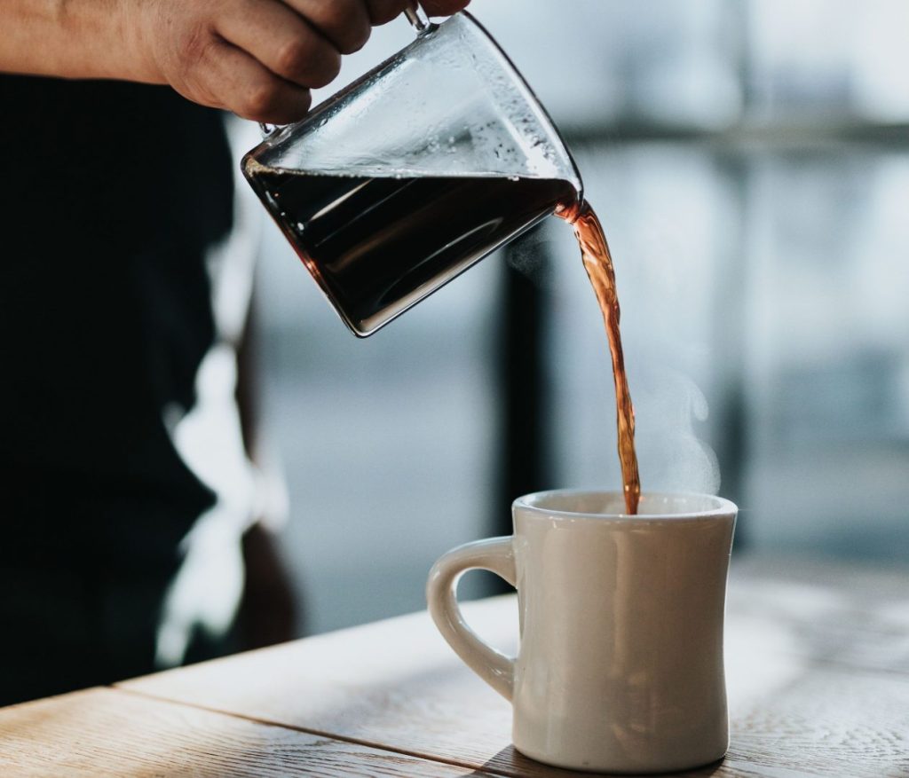 Λεκές από καφέ στο χαλί: Αυτός είναι ο πιο εύκολος τρόπος για να τον αφαιρέσετε