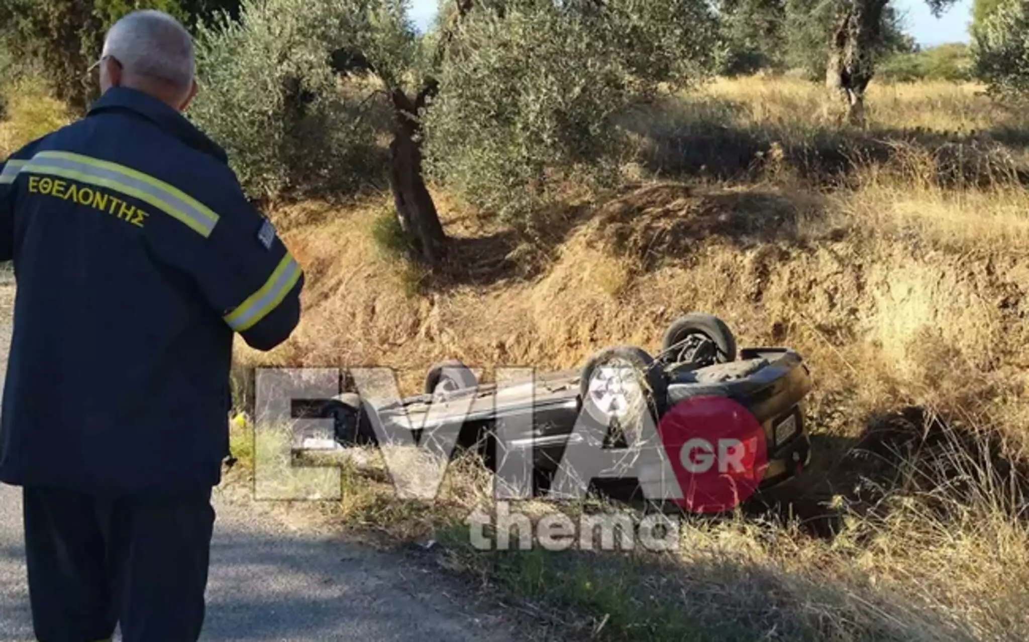 Εύβοια: Αυτοκίνητο έπεσε σε χαντάκι για να αποφύγει τη σύγκρουση με άλλο όχημα