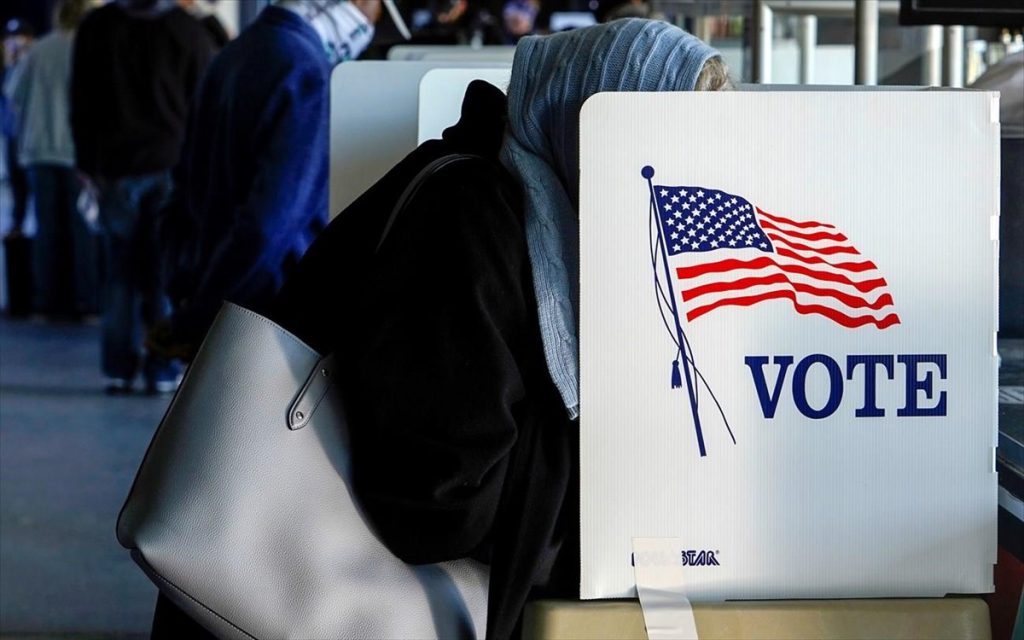 Ενδιάμεσες εκλογές: Ψάχνουν να βρουν την ψήφο τους οι Δημοκρατικοί – Επιστράτευσαν τον Ομπάμα – Άφαντος ο Μπάιντεν