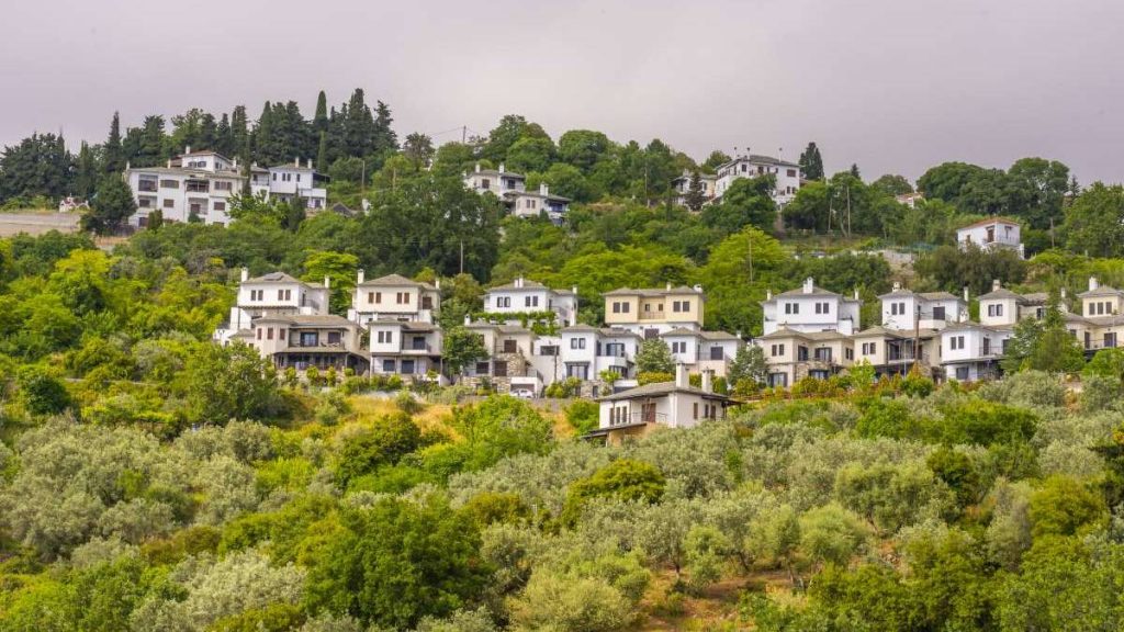 Εκδρομή στο βουνό: Τρεις αγαπημένοι ορεινοί προορισμοί με πολλές επιλογές