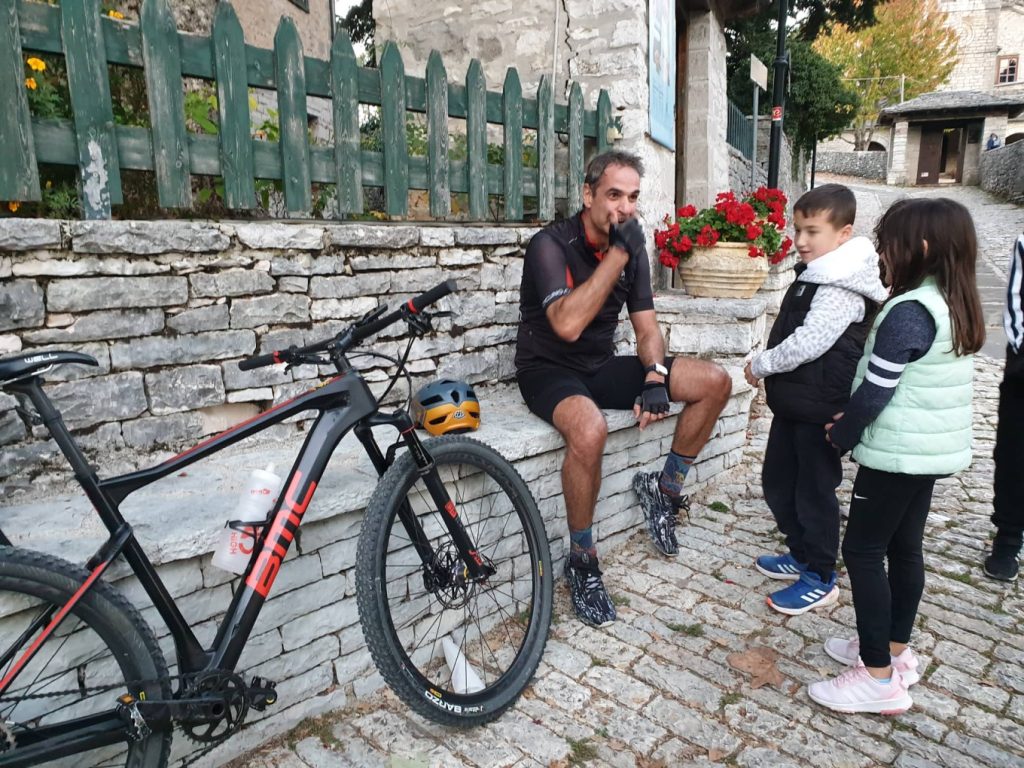 Το έχουν «χαμένο» στον ΣΚΑΪ: Αφιέρωσαν εκπομπή για την διαδρομή της «ποδηλατάδας» του Μητσοτάκη (βίντεο)