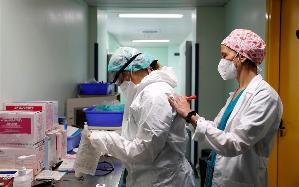 Ιταλία: Με απόφαση της Τ.Μελόνι επιστρέφουν στα καθήκοντά τους από αύριο οι ανεμβολίαστοι υγειονομικοί