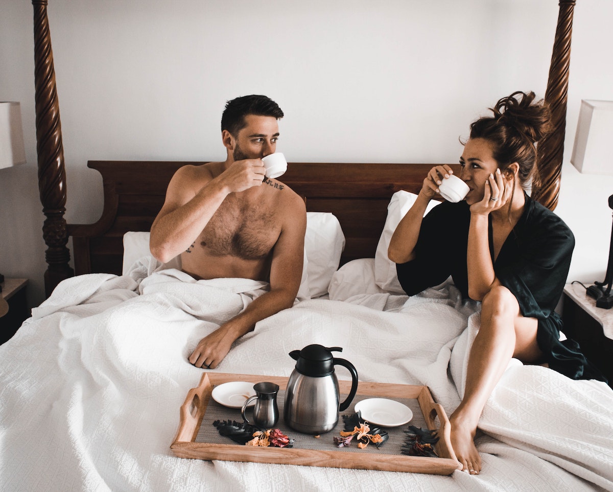 Ακόμα να το δοκιμάσετε; – Όλοι οι λόγοι για να πείτε «ναι» στο πρωινό σεξ